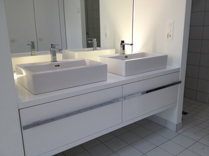 Hochglanz Badezimmer