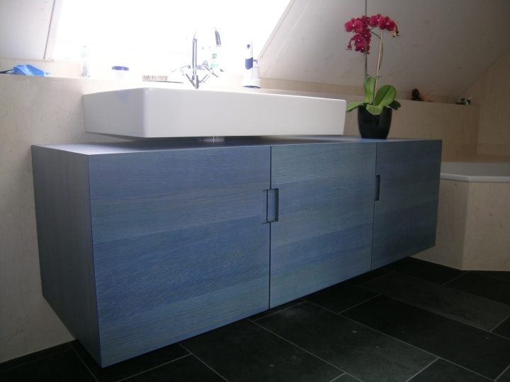 Waschtisch blau