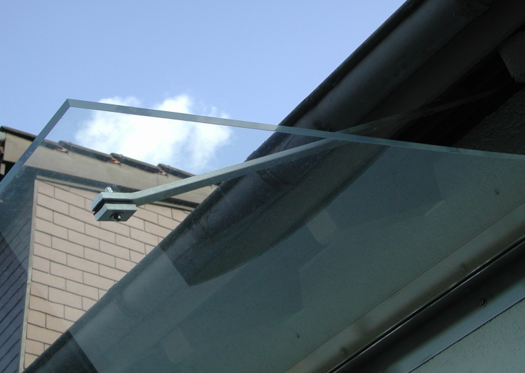 Glas Vordach
